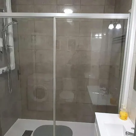 Rocha-rrh A 5 Min Pe Da Apartman